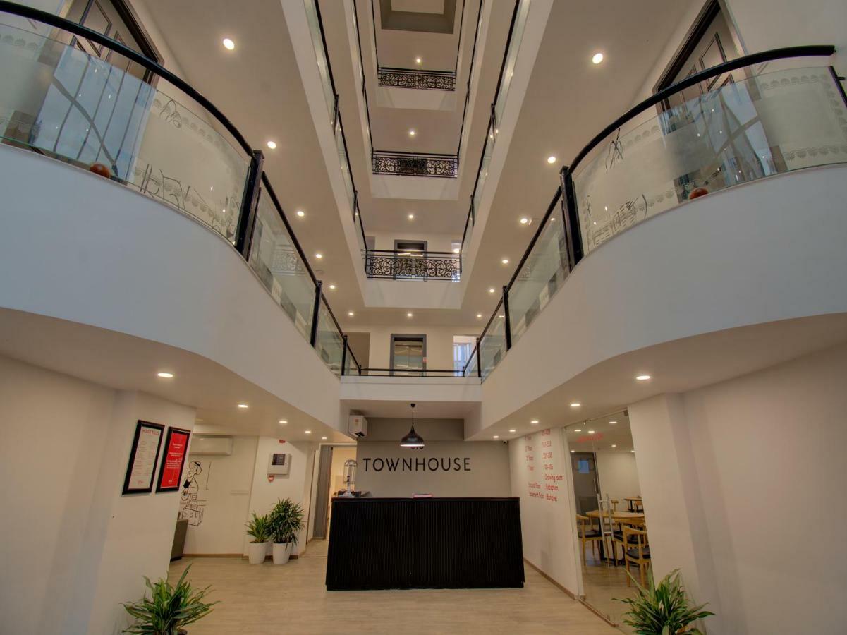 Hotel Oyo Townhouse 150 Shreyas Colony Ahmadabad Zewnętrze zdjęcie