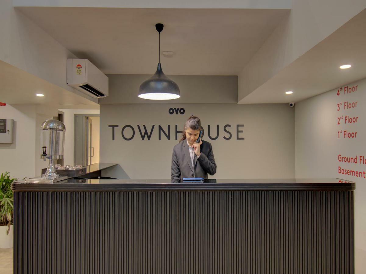 Hotel Oyo Townhouse 150 Shreyas Colony Ahmadabad Zewnętrze zdjęcie